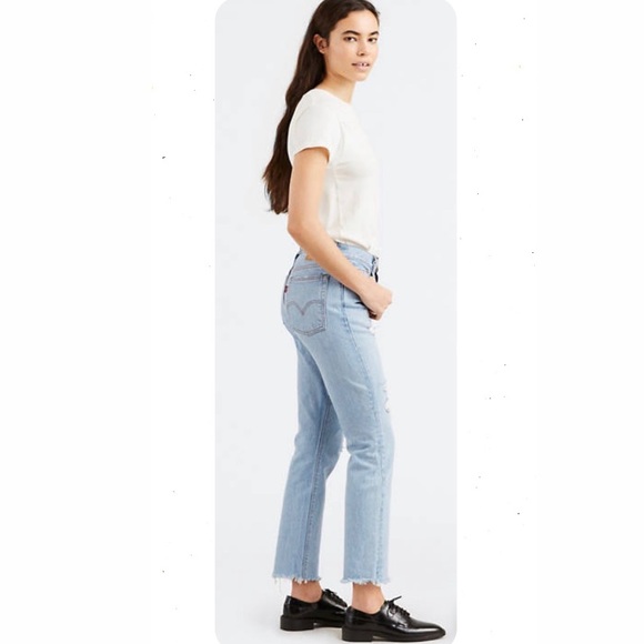 Levi’s Wedgie Light Wash Jeans - Picture 2 of 8